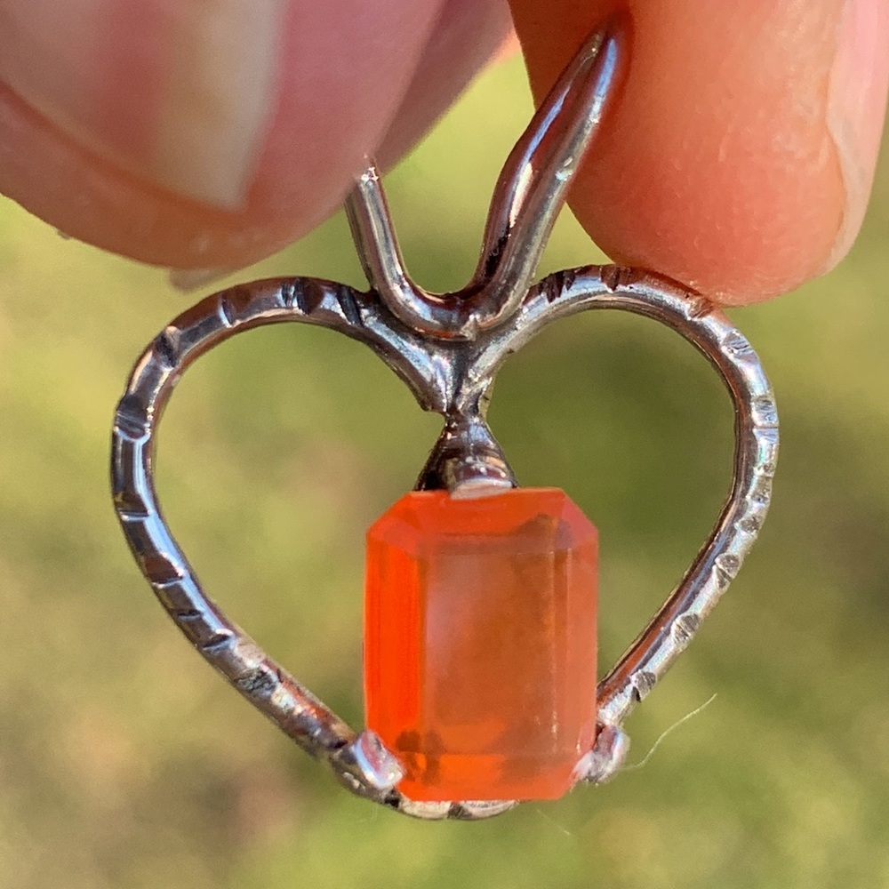 Hand-crafted Mexican Jelly Fire Opal 925 Sterling Silver Pendant - Picture 4 of 17